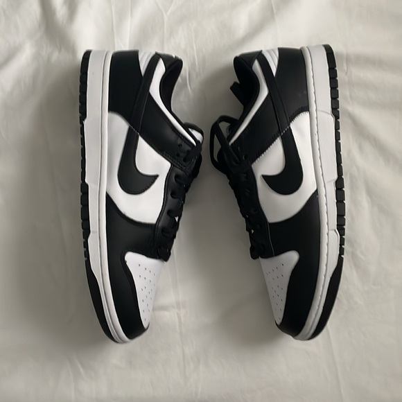 Black and white Nike low tops NWOT - Picture 4 of 8